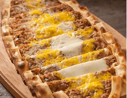 Kıymalı Ve  Yumurtalı Pide